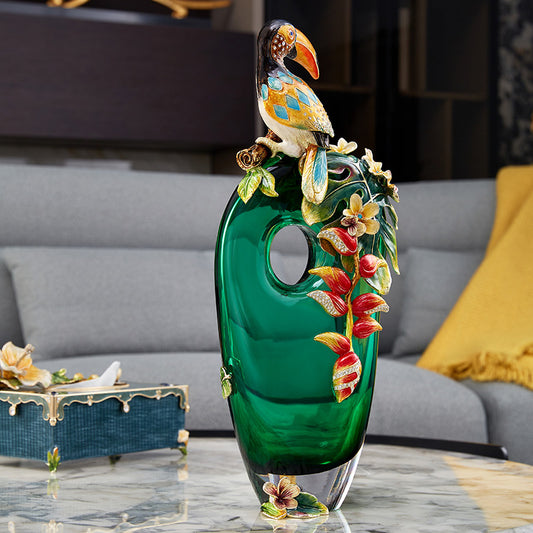 مزهرية زجاجية من الزمرد الإمبراطوري على شكل طائر الطوقان