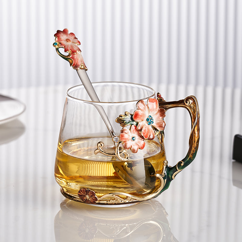 كوب زجاجي مطلي بالمينا بنقشة زهور برية