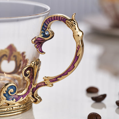 فنجان وصحن من الزجاج المطلي بالمينا على الطراز الباروكي الإمبراطوري