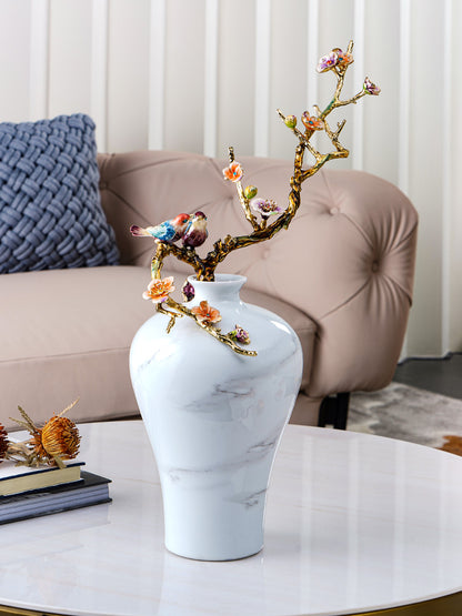 مزهرية من الرخام الأبيض على شكل طائر مغرد