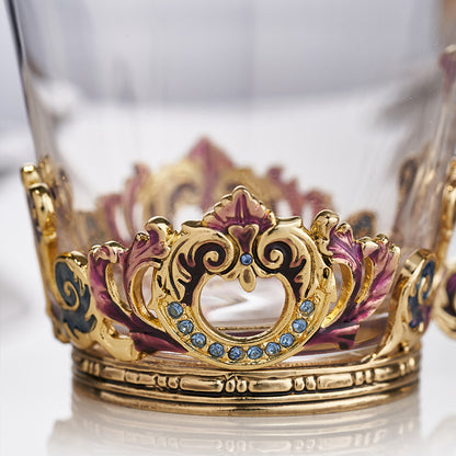 فنجان وصحن من الزجاج المطلي بالمينا على الطراز الباروكي الإمبراطوري