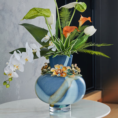 مزهرية فنية من تصميم "أزور ميست" بعنوان "نرجس مرصع بالجواهر"