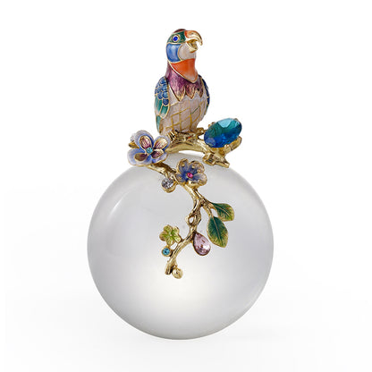 ببغاء على كرة كريستالية مع غصن مزهر - منحوتة زخرفية مصنوعة يدوياً