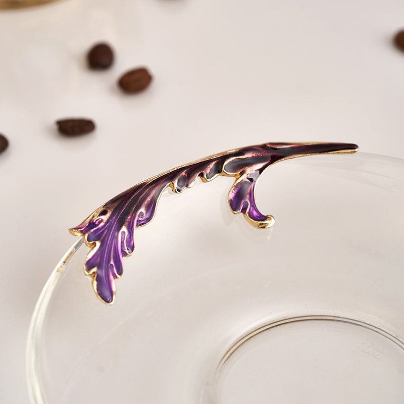 فنجان وصحن من الزجاج المطلي بالمينا على الطراز الباروكي الإمبراطوري