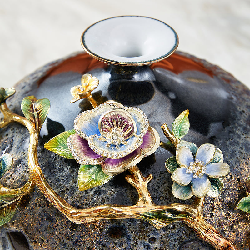 كرة ذهبية من حمم منتصف الليل