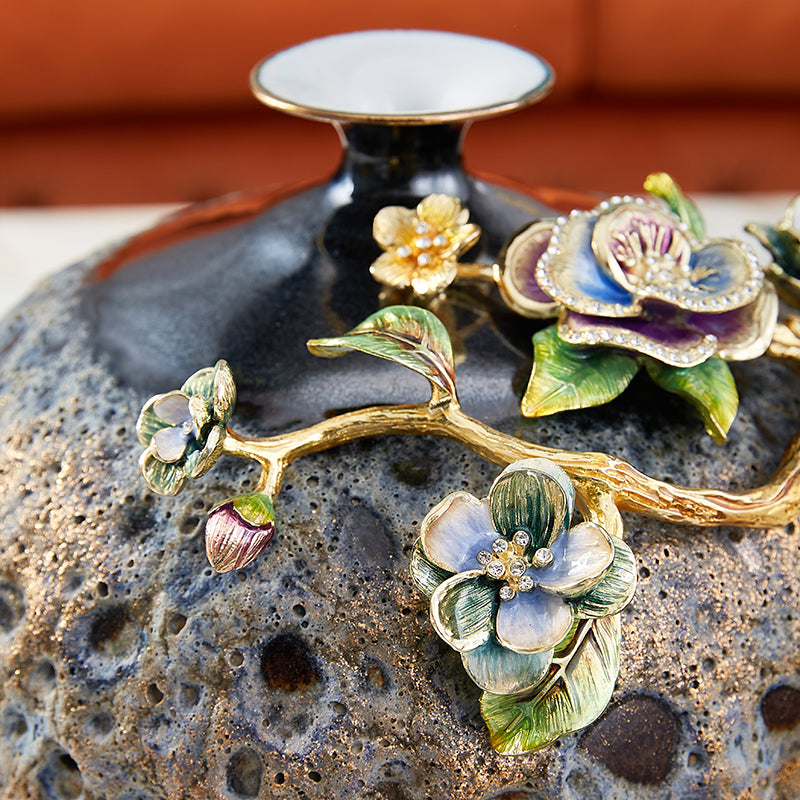 كرة ذهبية من حمم منتصف الليل