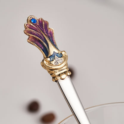 فنجان وصحن من الزجاج المطلي بالمينا على الطراز الباروكي الإمبراطوري