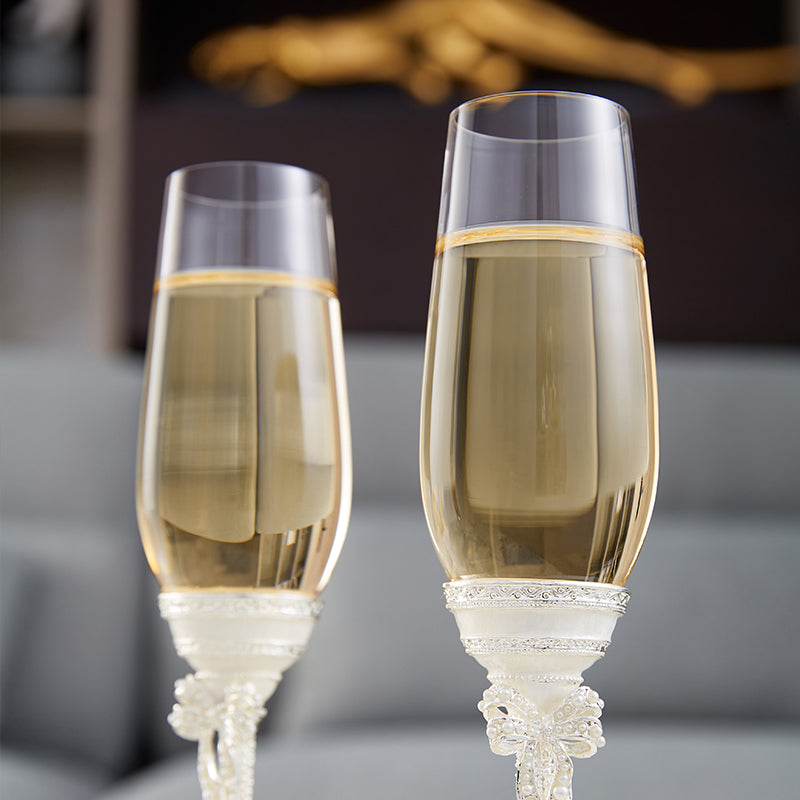 مزمار من الحرير العاجي واللؤلؤ