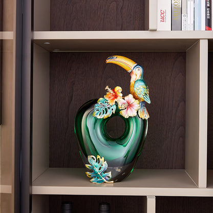 مزهرية زجاجية من الزمرد الإمبراطوري على شكل طائر الطوقان