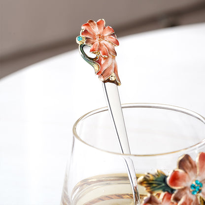 كوب زجاجي مطلي بالمينا بنقشة زهور برية