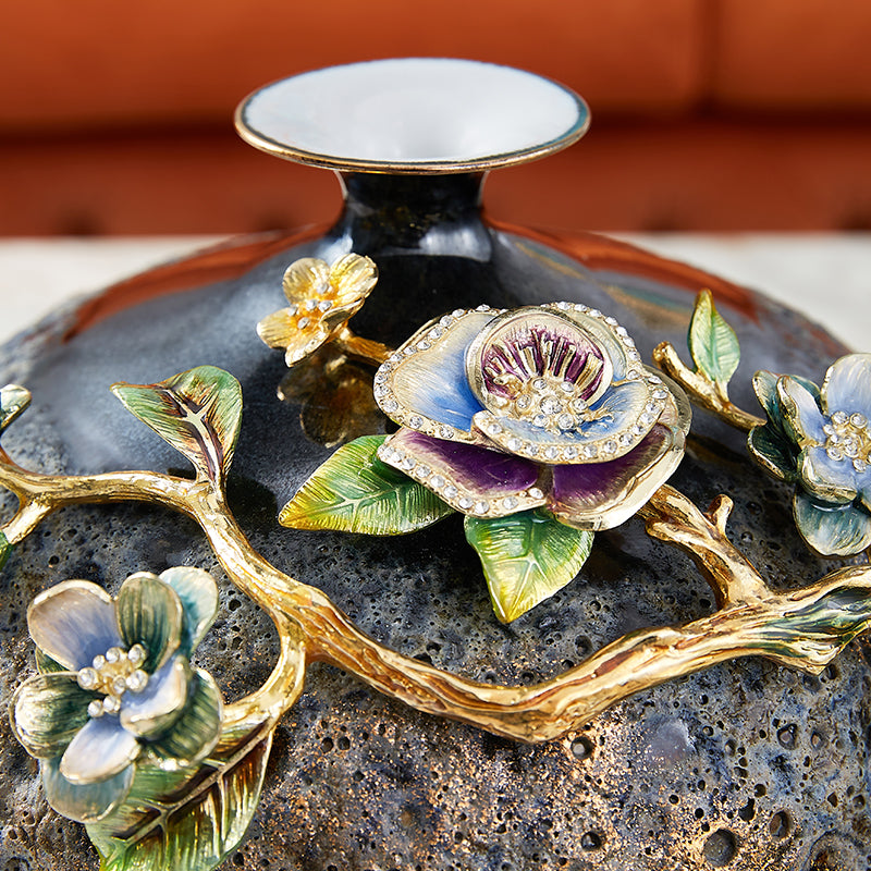 كرة ذهبية من حمم منتصف الليل