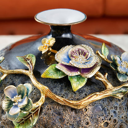 كرة ذهبية من حمم منتصف الليل