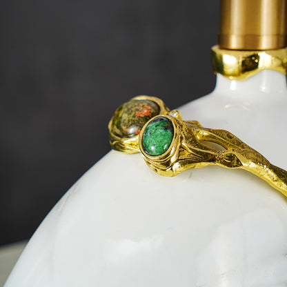 مصباح طاولة "بتلة" من الرخام والذهب 