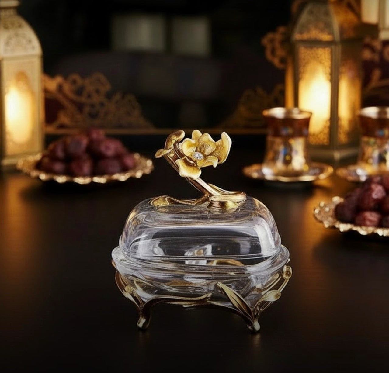 صندوق تذكاري مصنوع يدويًا على شكل قلب مذهب